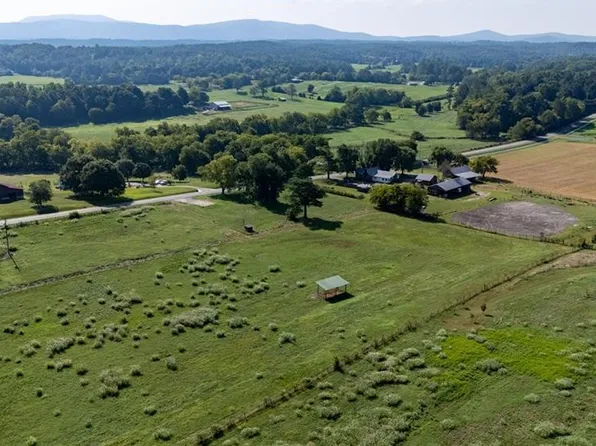 1015 Richards Rd NE #1, White, GA 30184