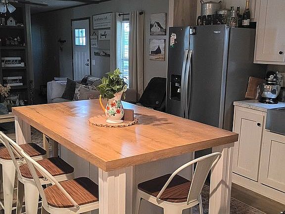 Open kitchen with island 
