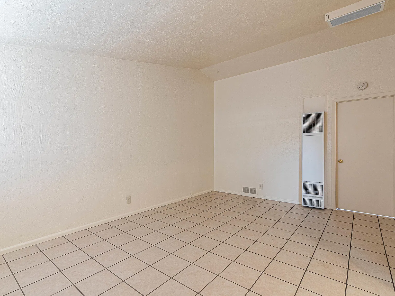 206 Princeton Dr SE — Photo 4