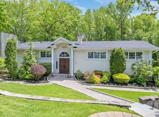 653 Floyd St, Englewood Cliffs, NJ 07632