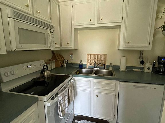 3rd image of 3930 Azalea Driveunit S