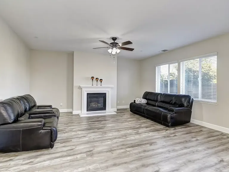 5654 Saratoga Cir — Photo 3