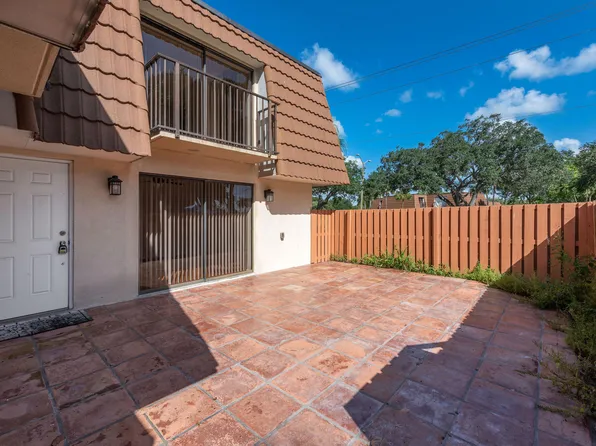 185 Charter Way, West Palm Beach, FL 33407