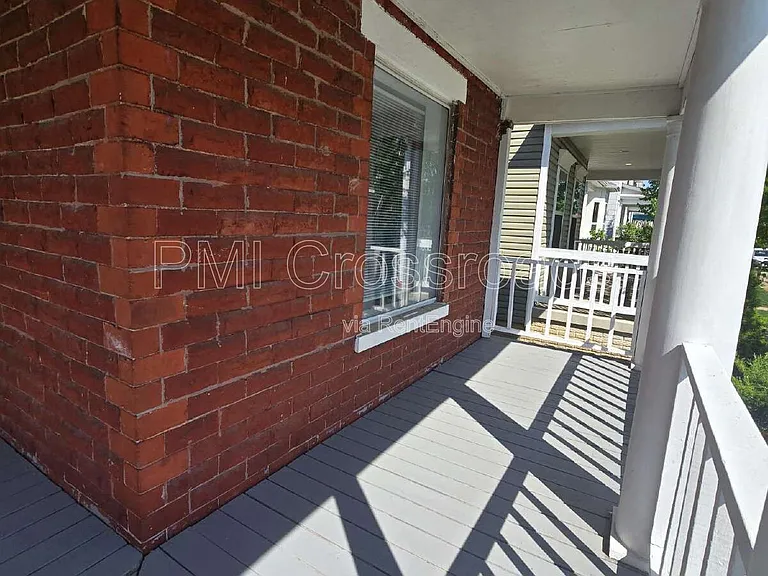 153 S Cypress Ave — Photo 5