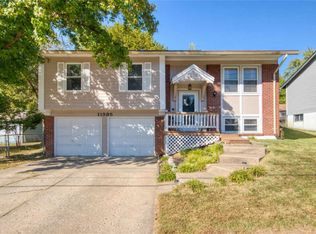 11935 Ameling Rd, Maryland Heights, MO 63043