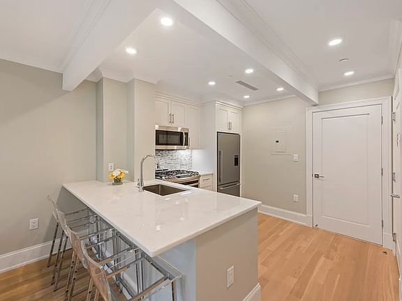 5th image of 336 E 54th St APT 4A