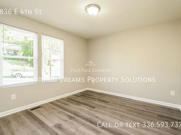 1836 E 4th St — Photo 5
