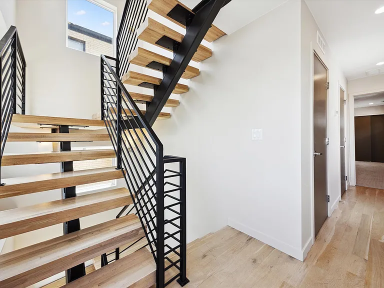 1419 N Irving St — Photo 21