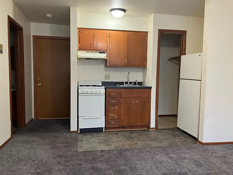 313 E Market St — Photo 2