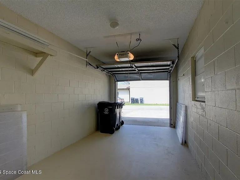 283 E Towne Pl — Photo 25