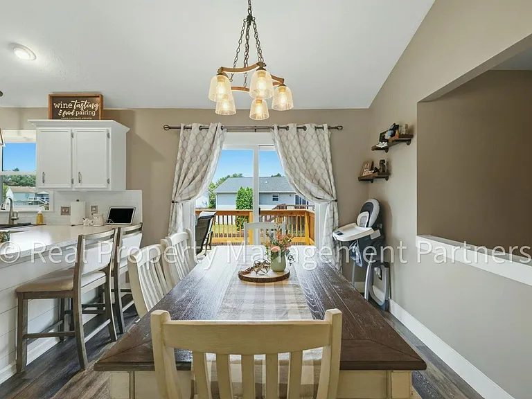11425 Prairie Ave — Photo 17