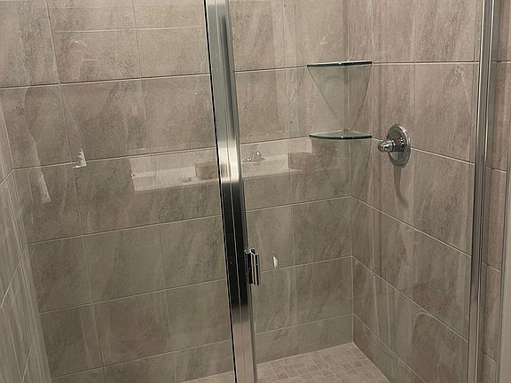 5th image of 1099 Macoun Dr