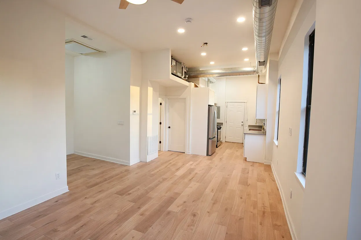 3 bed, 1.5 bath, $3,999 — Photo 3