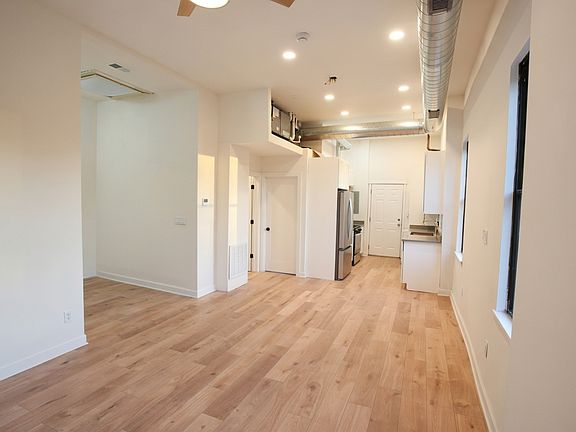 4th image of 1077 W Polk St Unit 2