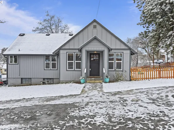 301 1st St, Moro, OR 97039