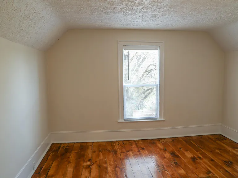 707 N Walnut St — Photo 13
