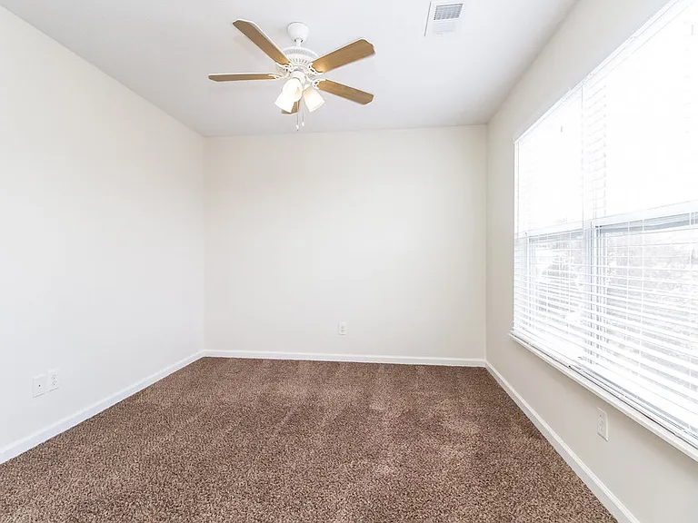 4565 Hawthorn Dr — Photo 14