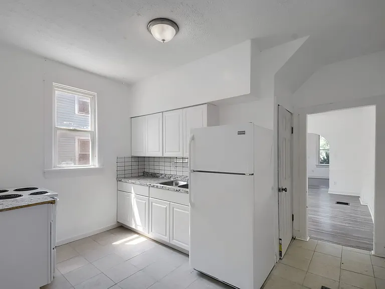 62-64 S Eureka Ave #62 — Photo 7