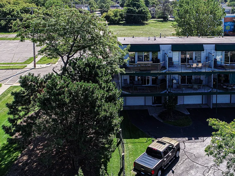214 N Harbor Dr — Photo 4
