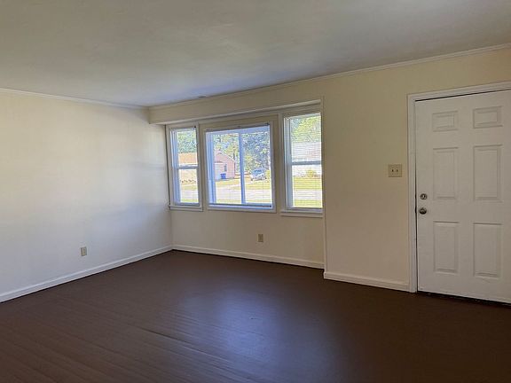 5th image of 2261 Onslow Dr