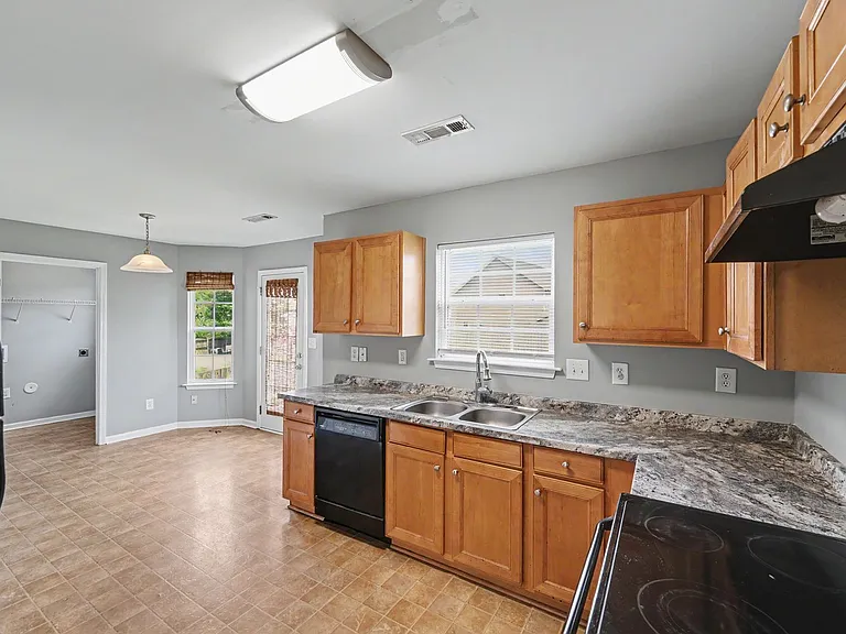 10521 Barvas St — Photo 18