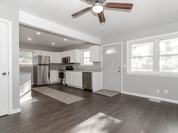 3rd image of 1606 Bel Air Dr