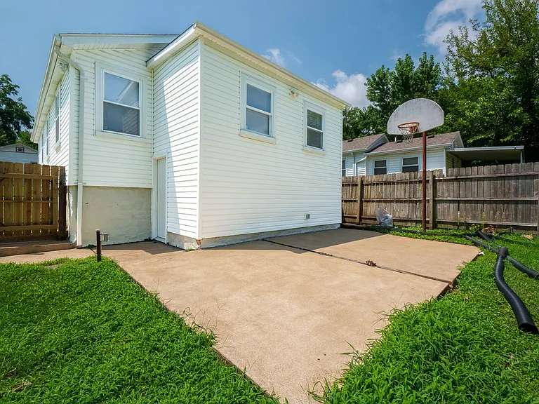 327 W Felton Ave — Photo 21