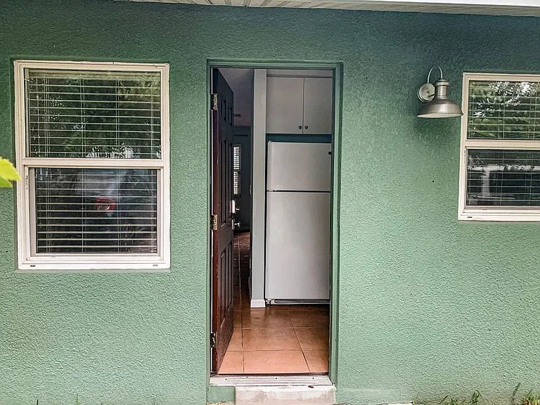 2064 Arlington St — Photo 20