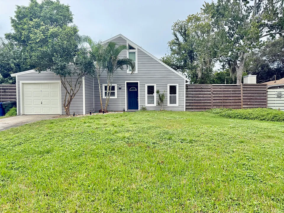 4564 Iola Dr