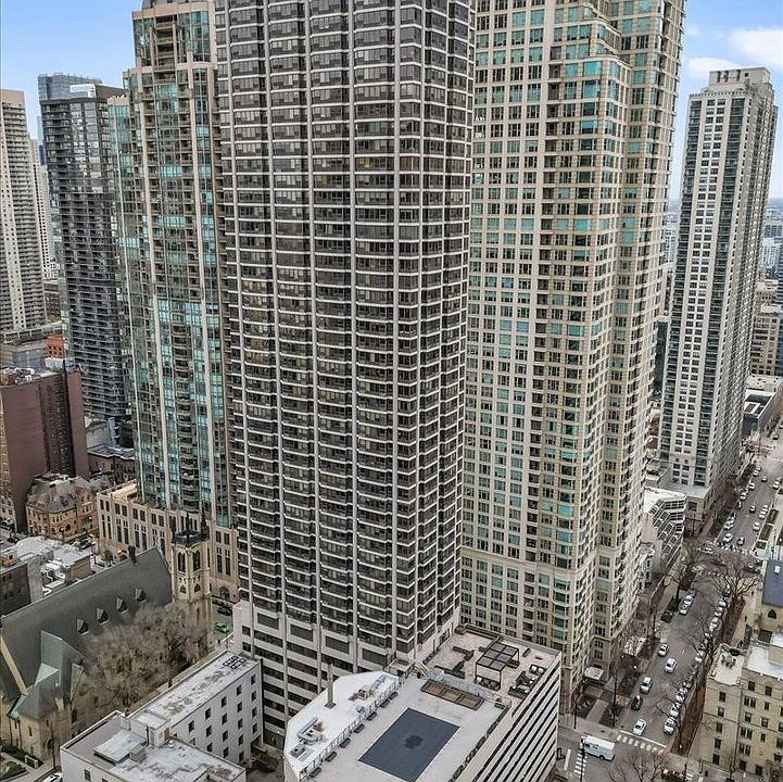 1st image of 30 E Huron St APT 1207