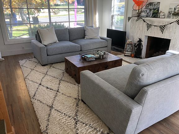3rd image of 2442 E Lynwood Dr