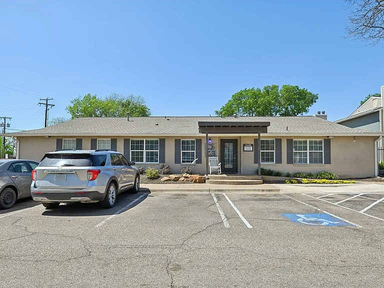 Abbey Glenn Apartments — Photo 40