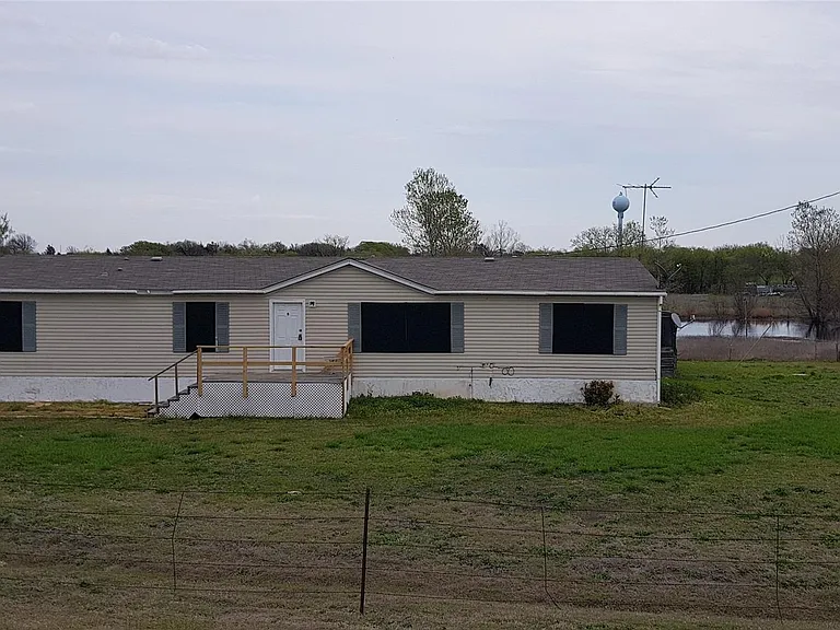 10325 County Road 470 — Photo 1