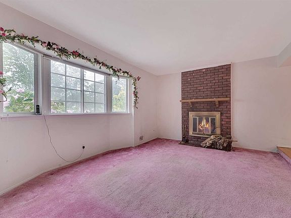 2nd image of 1 Lansing Ln