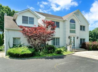 4 Naomi Ct, Melville, NY 11747