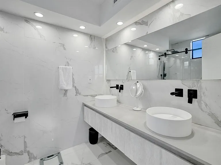 2500 Parkview Dr #1112 — Photo 32