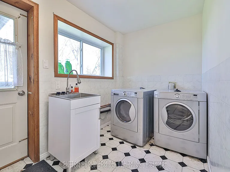 182 Bayshore Dr — Photo 28