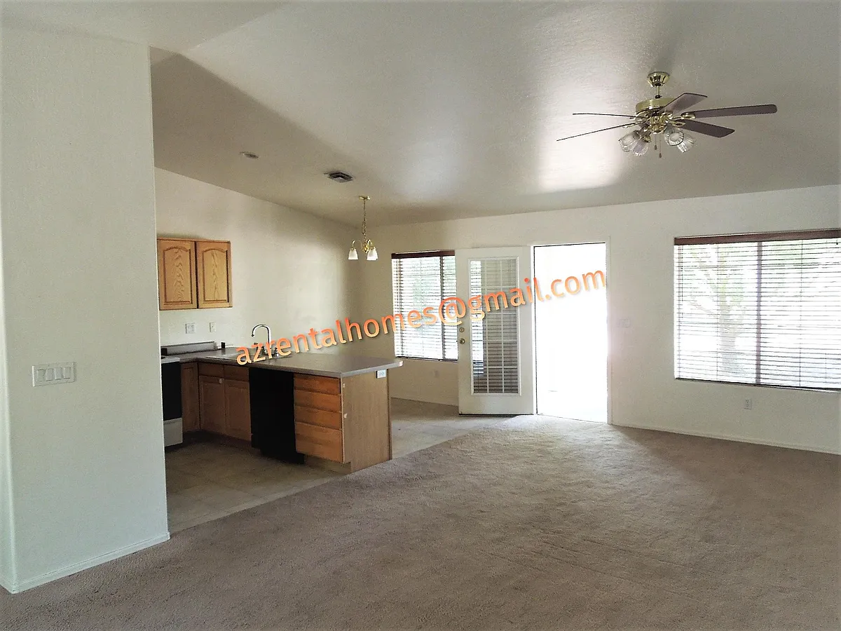 Building Photo - 3421 Country Club Dr