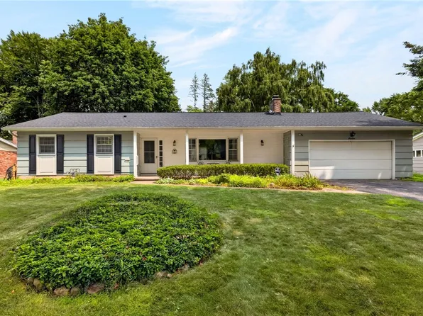 19 Larchwood Dr, Pittsford, NY 14534