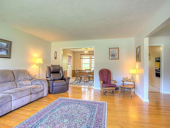 3rd image of 4627 Lanewood Dr