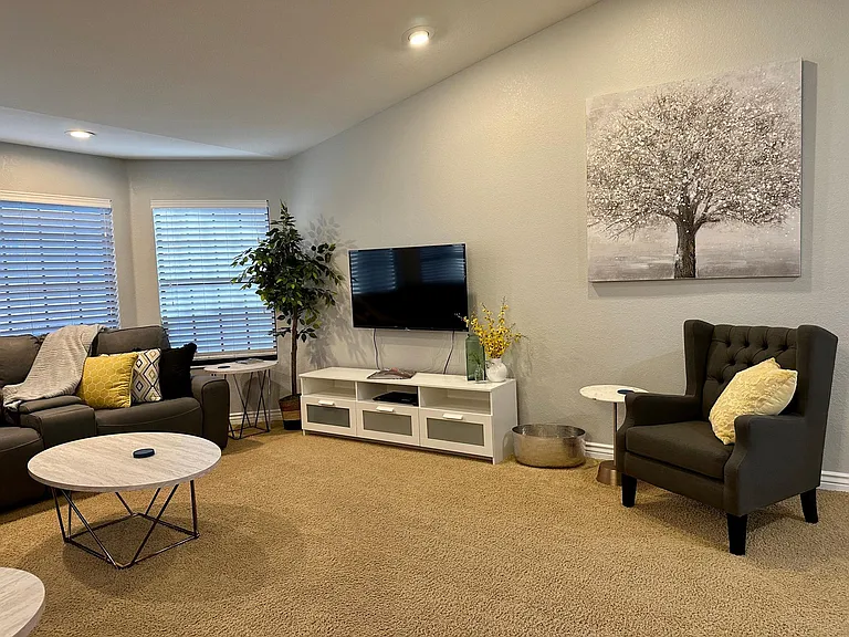 10918 W Bermuda Dr — Photo 10
