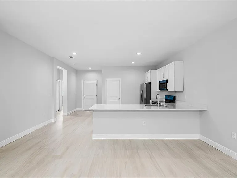 10026 Cocoa Beach St — Photo 9