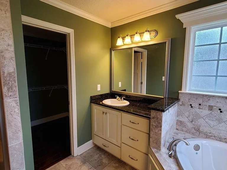 518 Barnside Ln — Photo 13