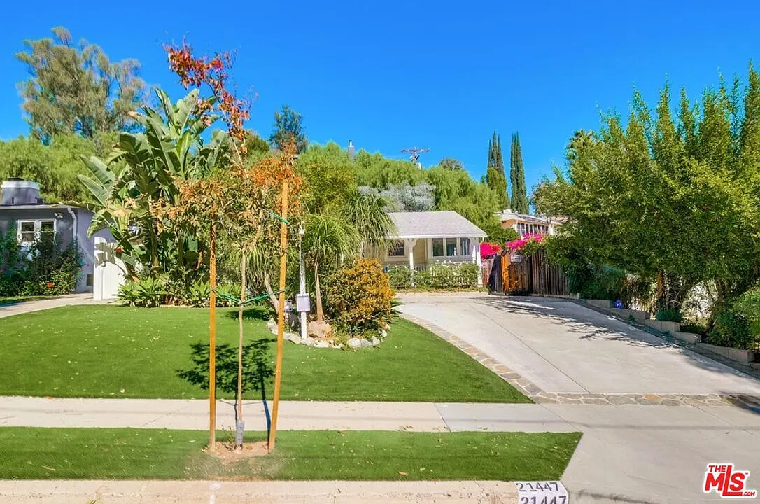 3 bed, 2.0 bath, 1424 sqft, $5,999 — Photo 4