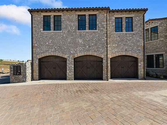 2nd image of 24 Comillas