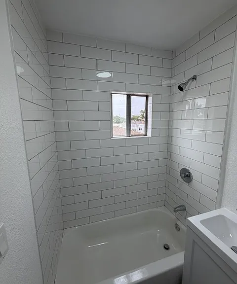 818 1/2 E 87th Pl — Photo 6