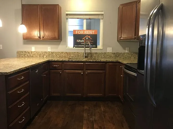 4270 S 1050 W — Photo 6