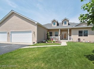 98 Red Spruce Trl, Lake Villa, IL 60046