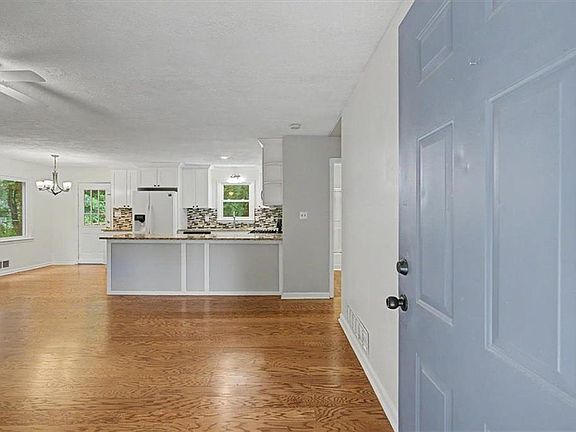 4th image of 174 Village Dr
