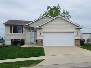 5487 Castleview Dr NW, Rochester, MN 55901